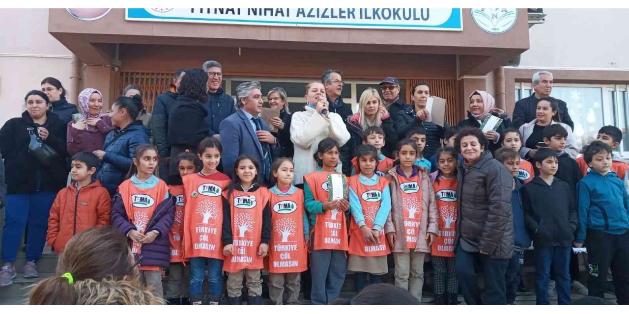 Aydın’da öğrenci velilerinden anlamlı fidan bağışı