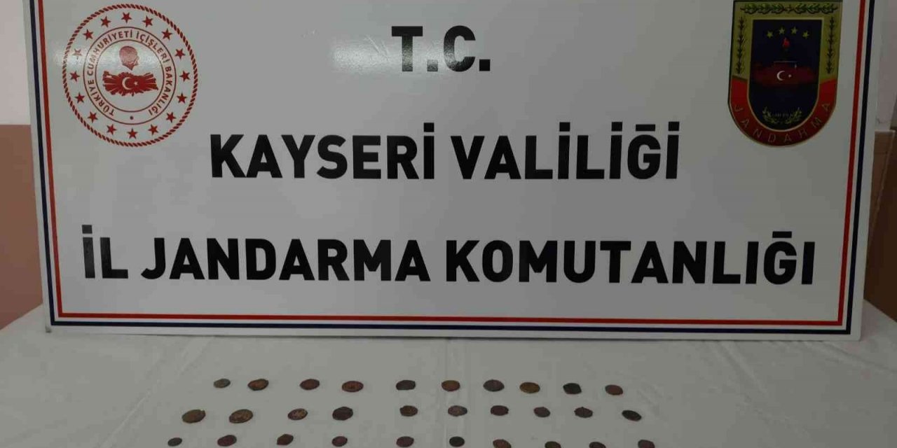 Jandarma ekipleri satışa hazır 40 adet sikke ele geçirdi