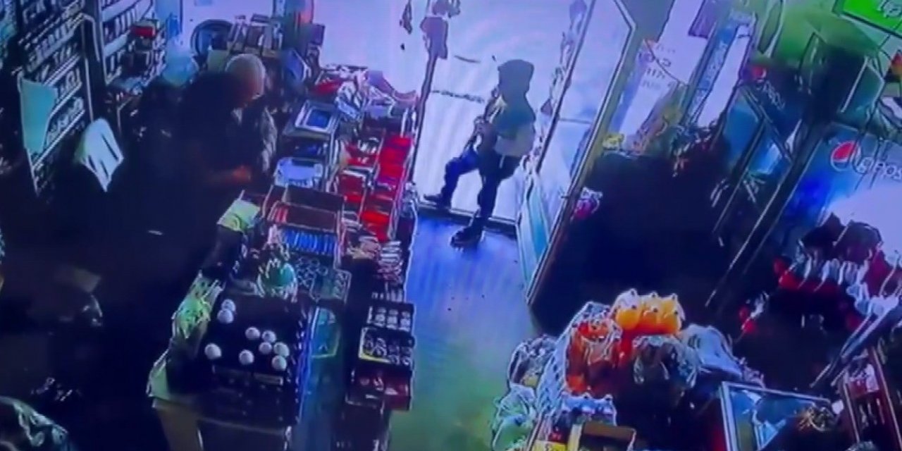 Çocuklardan akılalmaz hırsızlık planı: Biri oyaladı, diğeri ise paraları aldı