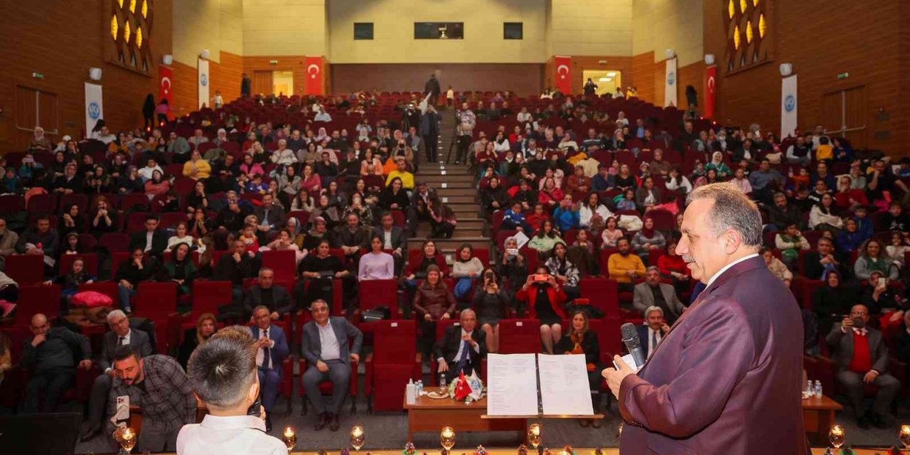 Başkan Yalçın’ın minik öğrenci ile şiir düeti