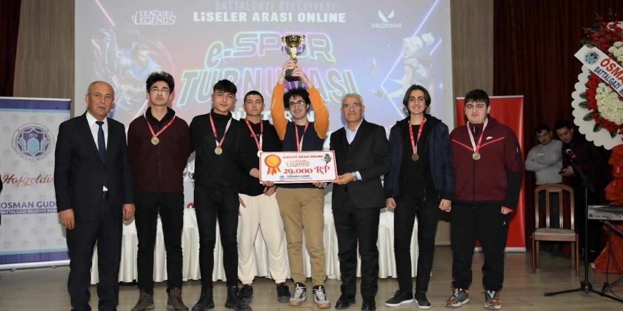 Battalgazi’deki şampiyonlar ödüllerine kavuştu