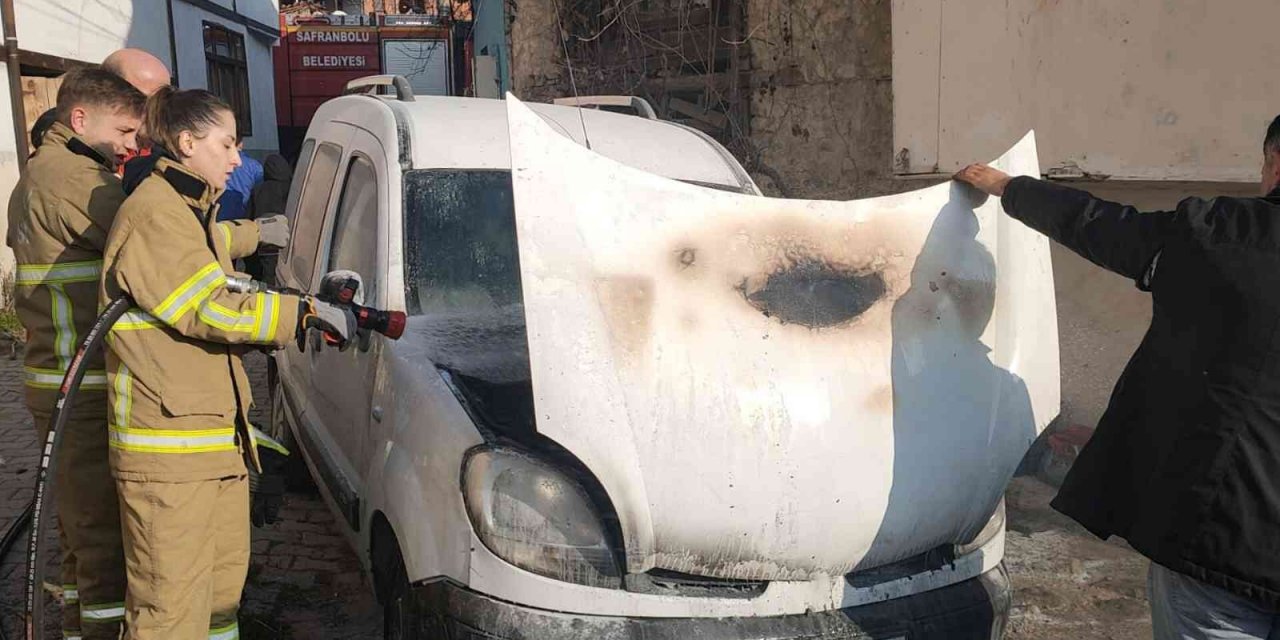 Aracı yanan sürücü gözyaşlarını tutamadı