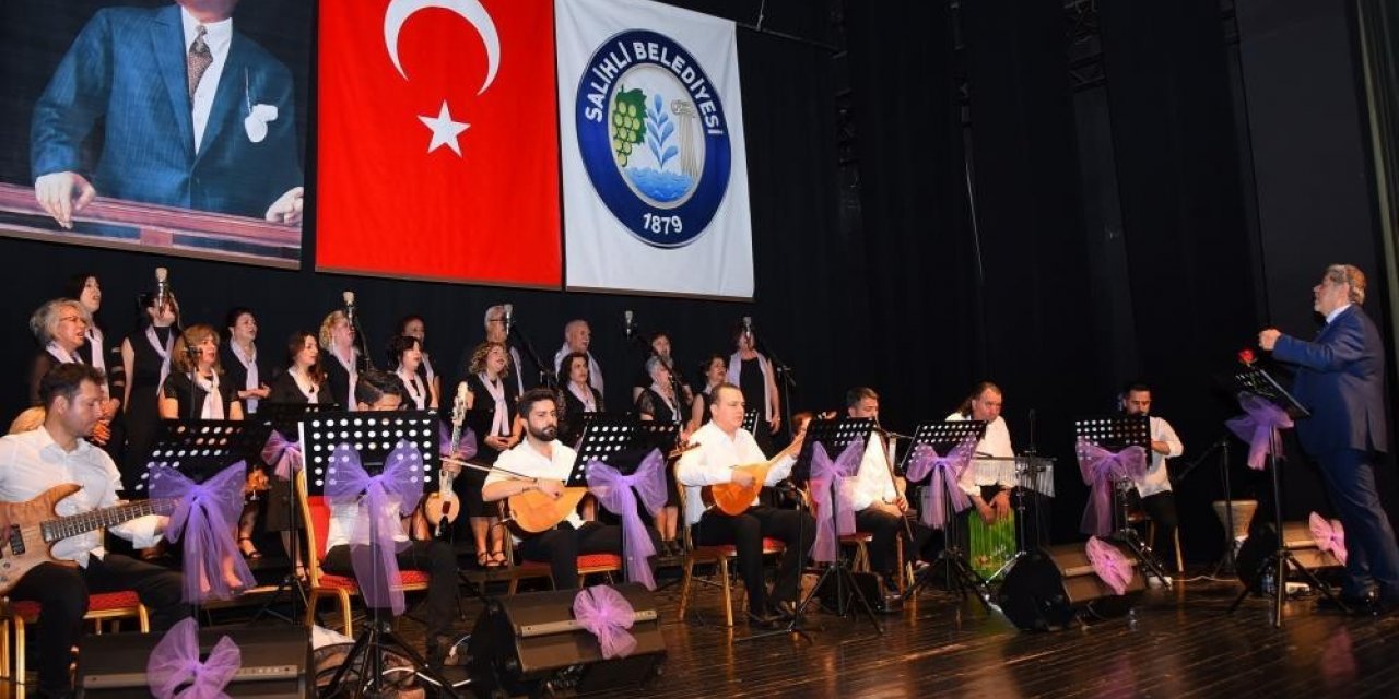 Salihlili müzikseverler, sanat ve halk müziğine doyacak