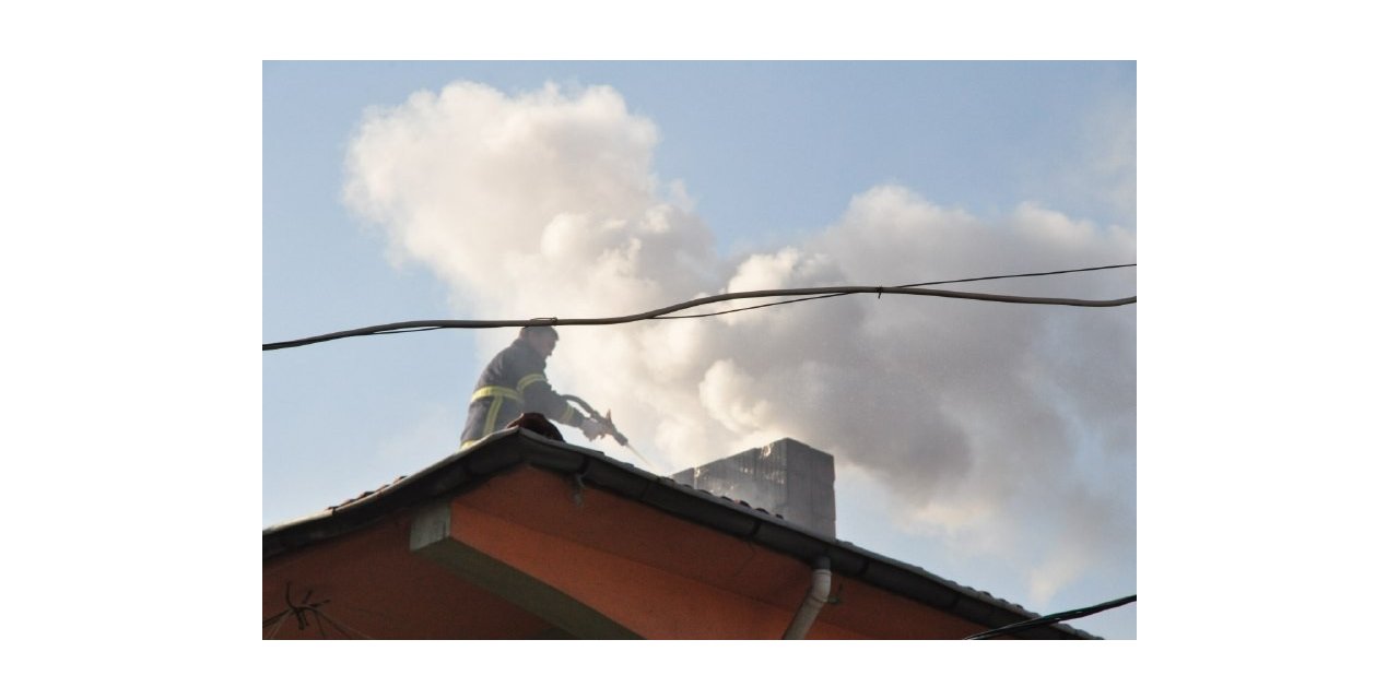 Bacada çıkan yangın itfaiye ekiplerini harekete geçirdi