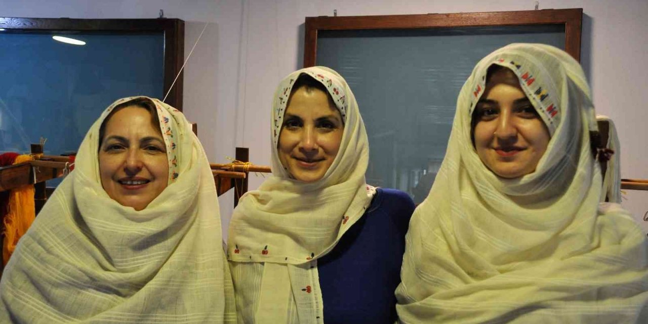 Ünlü modacıların gözdesi ’tokalı örtme’