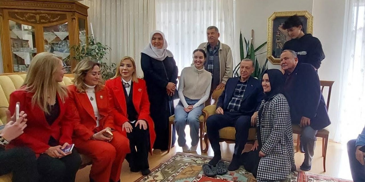 Üniversite öğrencisi Ayşegül’ün davetine icabet eden Erdoğan, Soğancı Ailesi’nin konuğu oldu