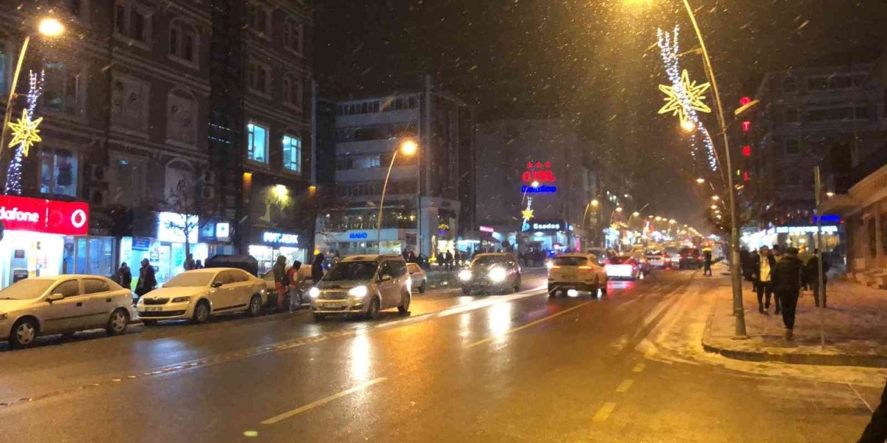 Erzurum’da kar yağışı