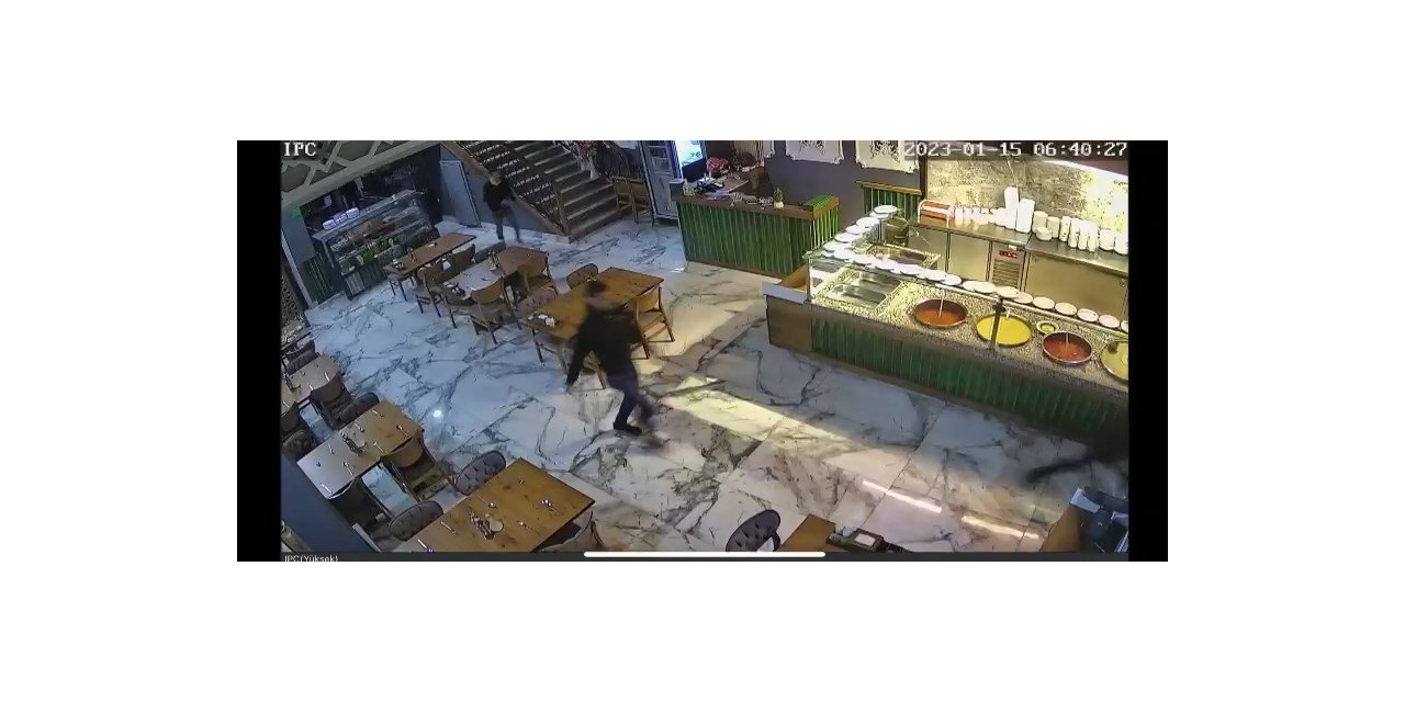 Elazığ’daki depremde panik anları güvenlik kamerasına yansıdı