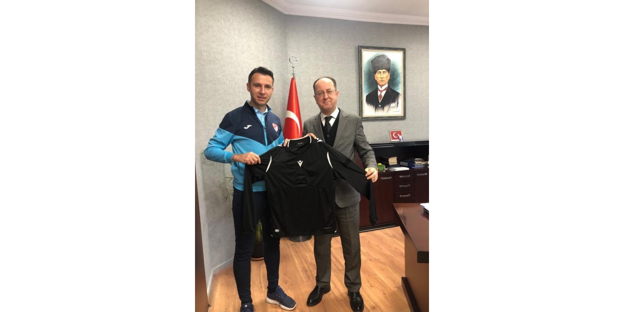 Sınıf öğretmeni Süper Lig yardımcı hakemliğine yükseldi