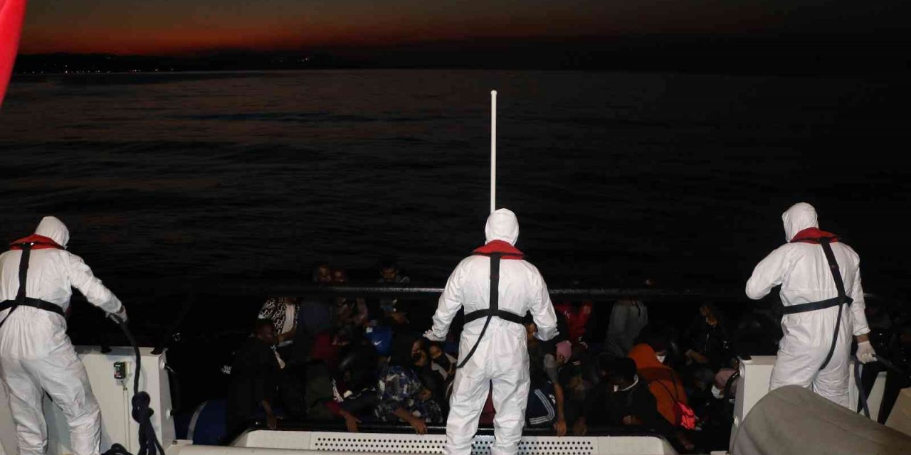 Sahil Güvenlik, 2022 yılında Çanakkale açıklarında bin 328 kaçak göçmen yakaladı