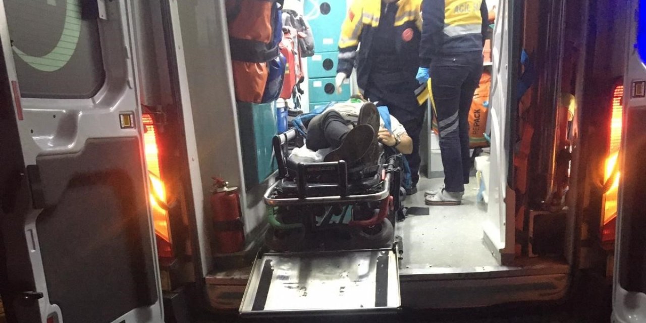 Osmaniye’de takla atan otomobil iş yerine girdi