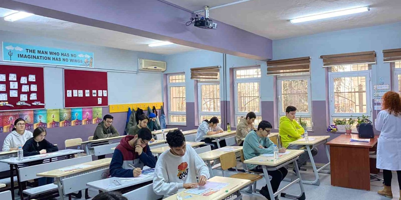 Sultangazi’de üniversite sınavı provası yapıldı