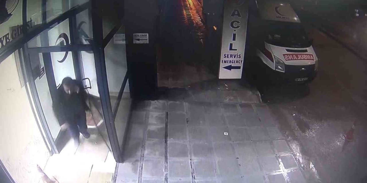 Elazığ’da deprem anı güvenlik kameralarına yansıdı