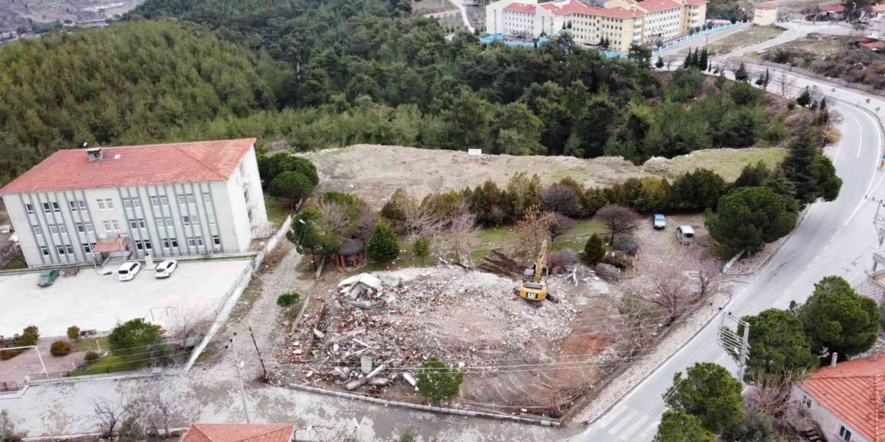 Gördes eski sağlık ocağının yerine yenisi yapılıyor