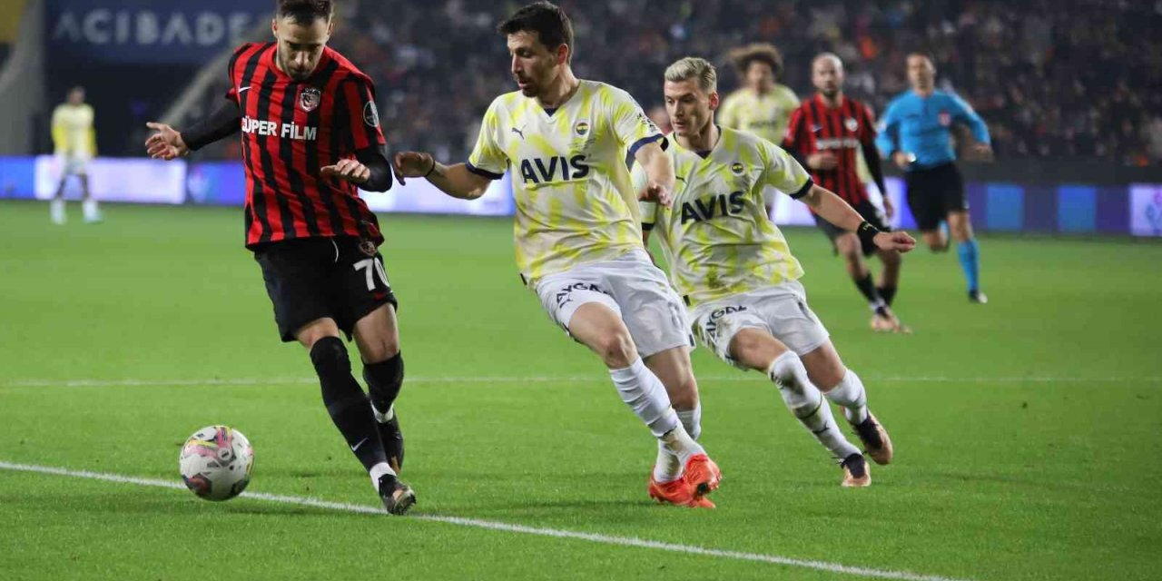 Spor Toto Süper Lig: Gaziantep FK: 0 - Fenerbahçe: 1 (İlk yarı)