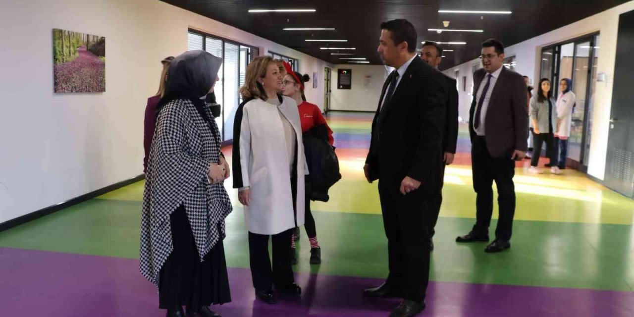 Bakan Yardımcısı Yavuz, büyükşehir tesislerine hayran kaldı