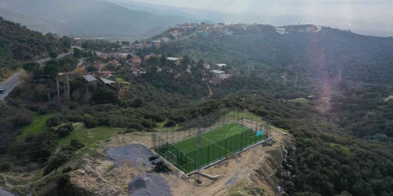 Çine’de 3 mahalle yeni halı sahaya kavuştu