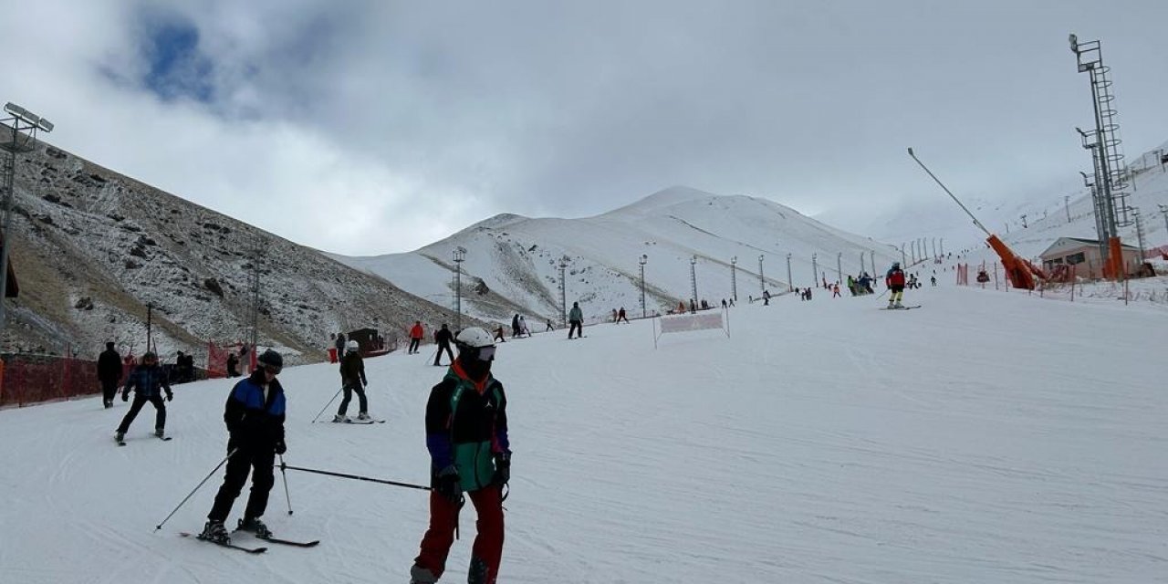 Palandöken’de kayak yoğunluğu devam ediyor