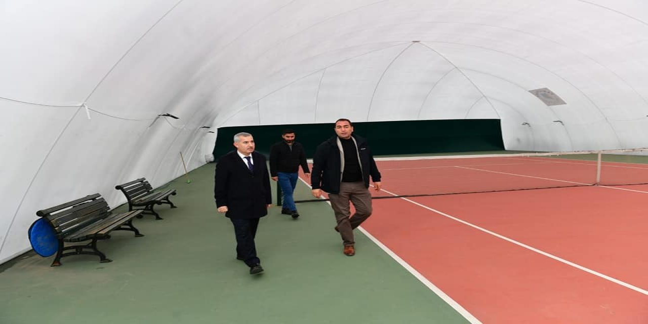 Gençlere kışında tenis oynama fırsatı