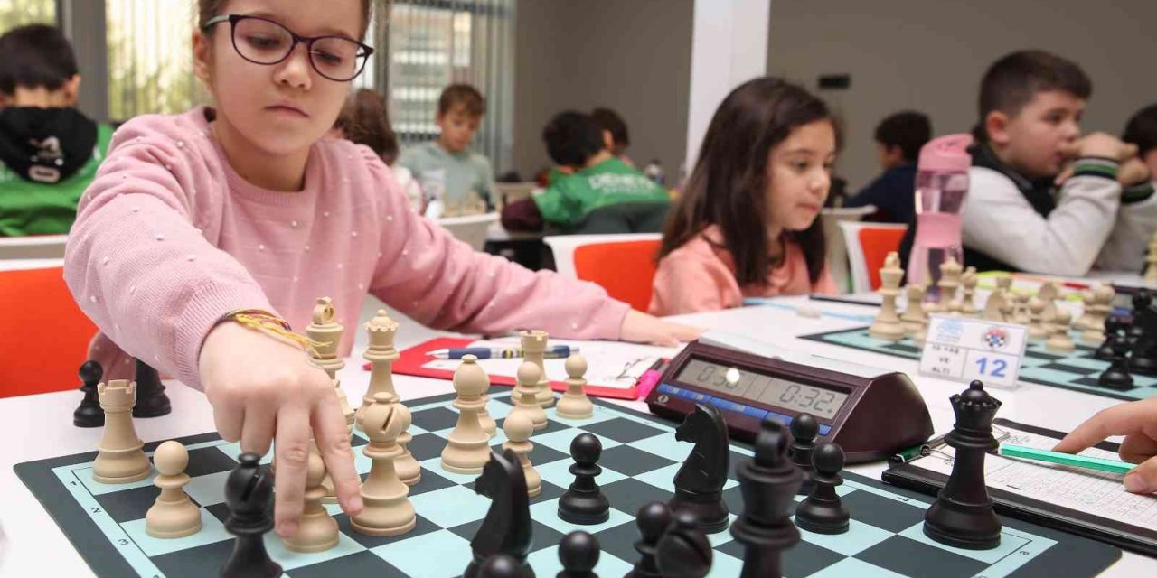 Satrançta hamleler şampiyonluk için yapıldı