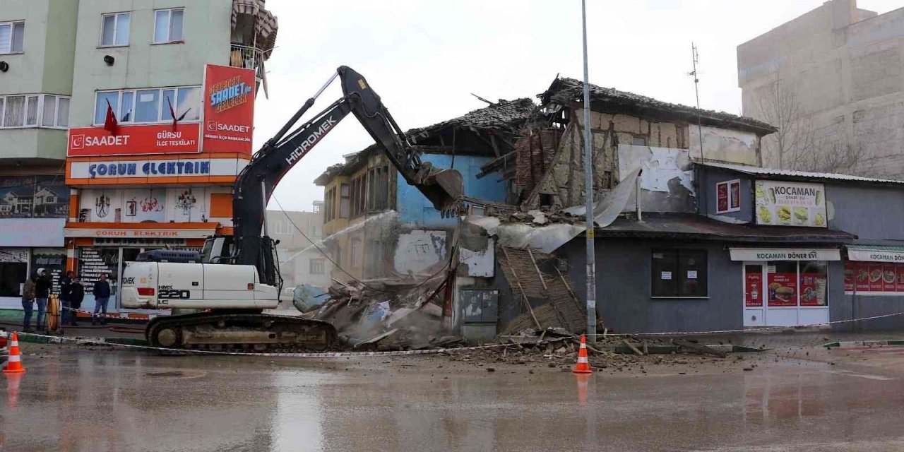 Gürsu’da 2022’de 28 ruhsatsız yapı yıkıldı