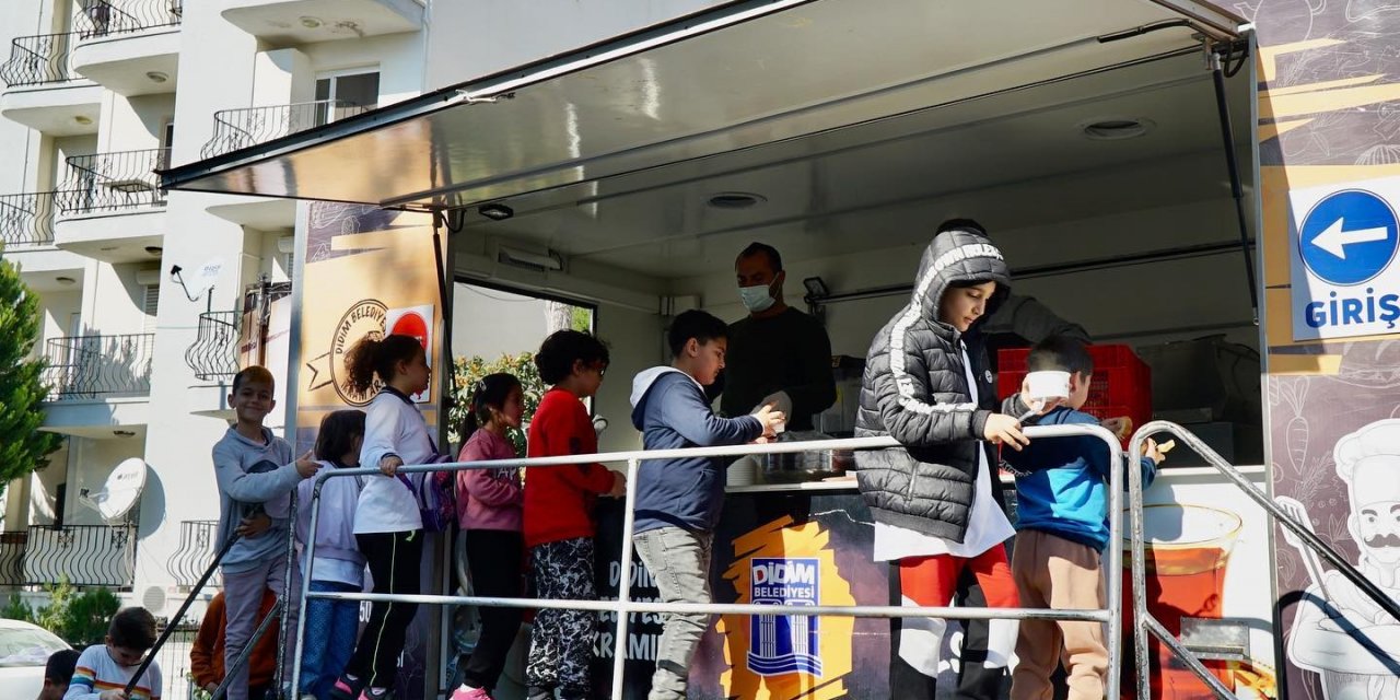Didim Belediyesi2nden “Okullara 1 Öğün Ücretsiz Yemek” kampanyasına destek