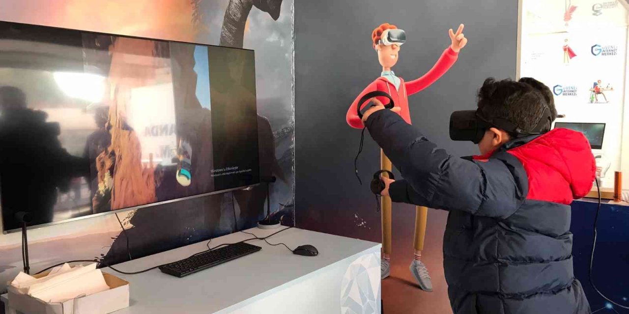 "Güvenli İnternet Tırı" Ankara’da öğrencilerle buluştu