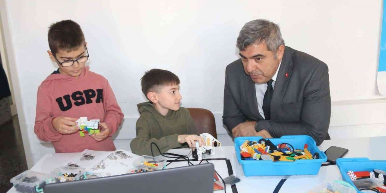 Öğrenciler Kendin Yap Atölyelerinde kendilerini geliştiriyor