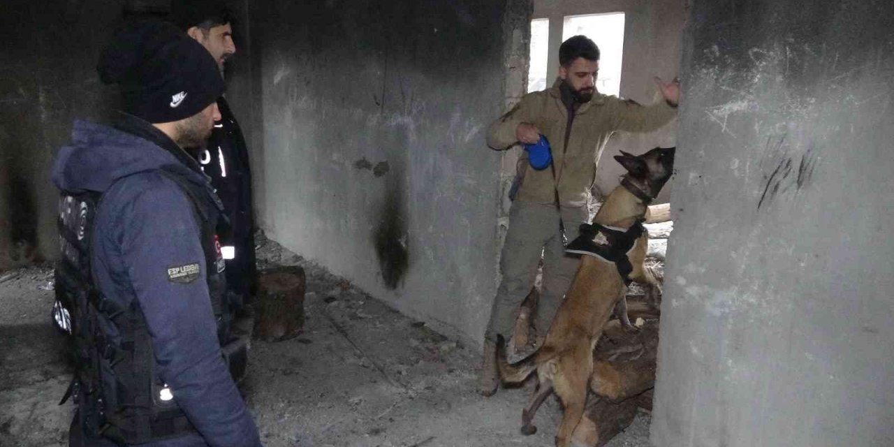 Polislerden metruk binalara baskın