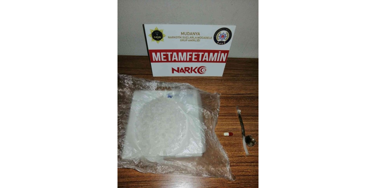 Uyuşturucu tacirini yarası ele verdi