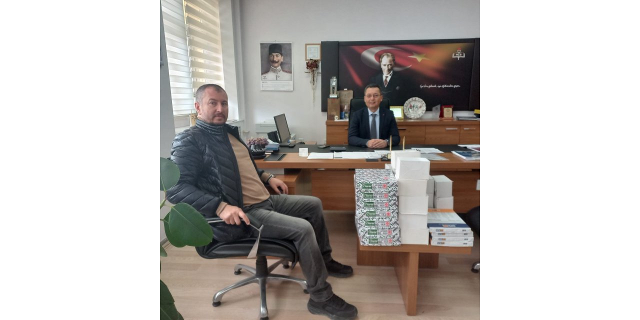 Ezine OSB Müdürü Altınok’tan ilkokula kırtasiye yardımı