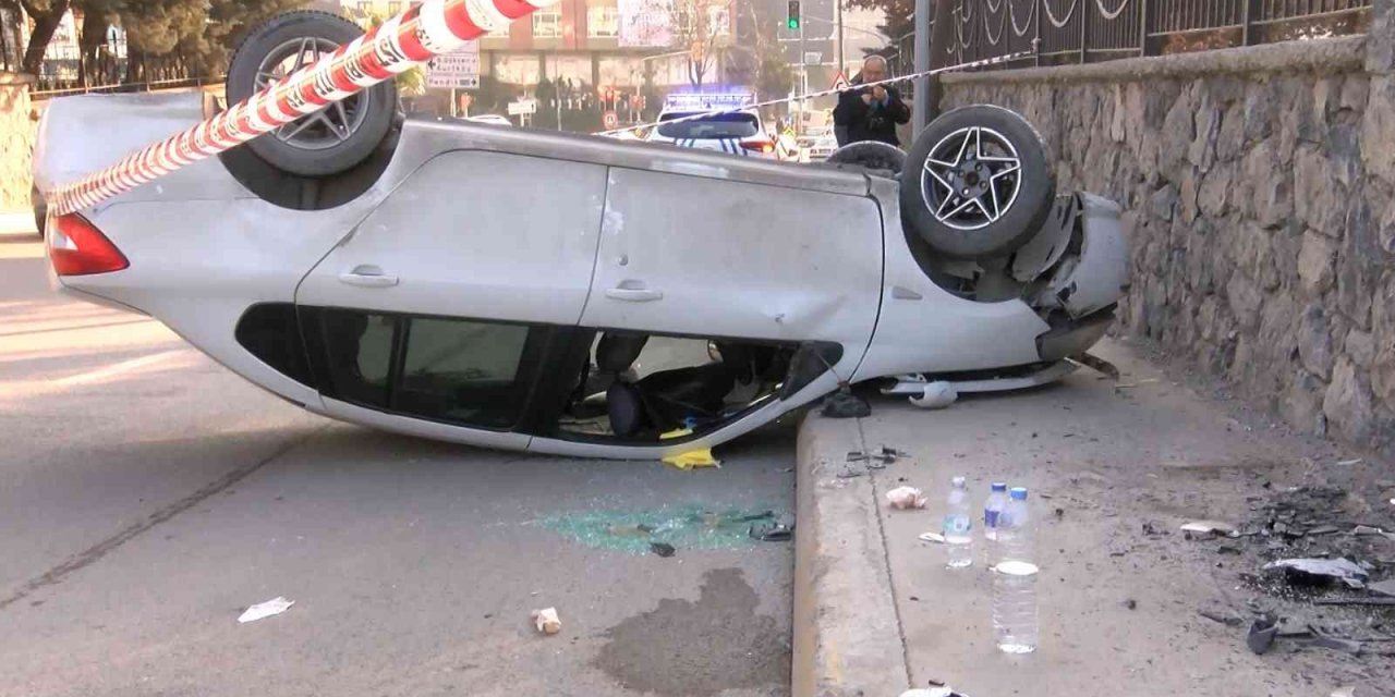 Pendik’te kontrolden çıkan otomobil takla attı: 4 yaralı