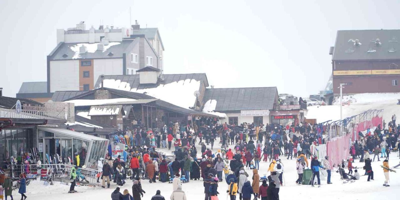 Erciyes hafta sonu 70 bin misafir ağırladı
