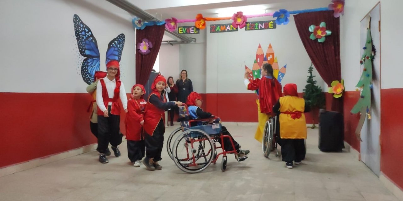 Özel öğrenciler masal kahramanlarını canlandırdı