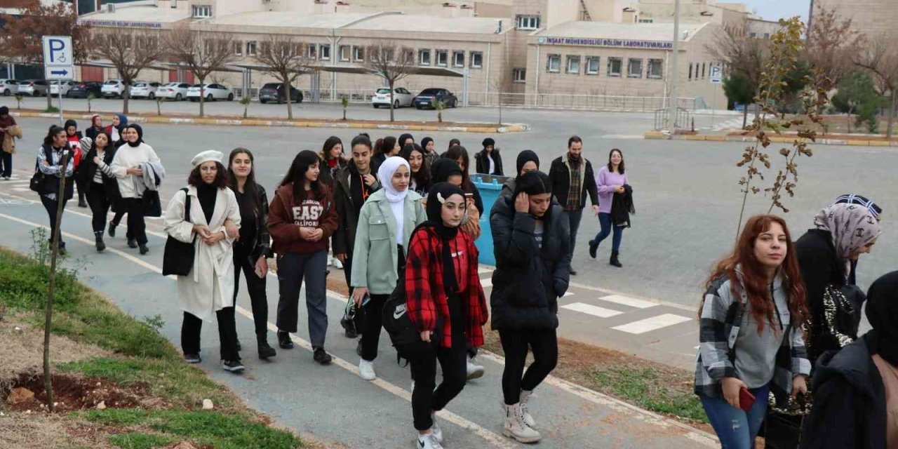 Öğrencilere “üniversiteyi keşfediyorum” etkinliği