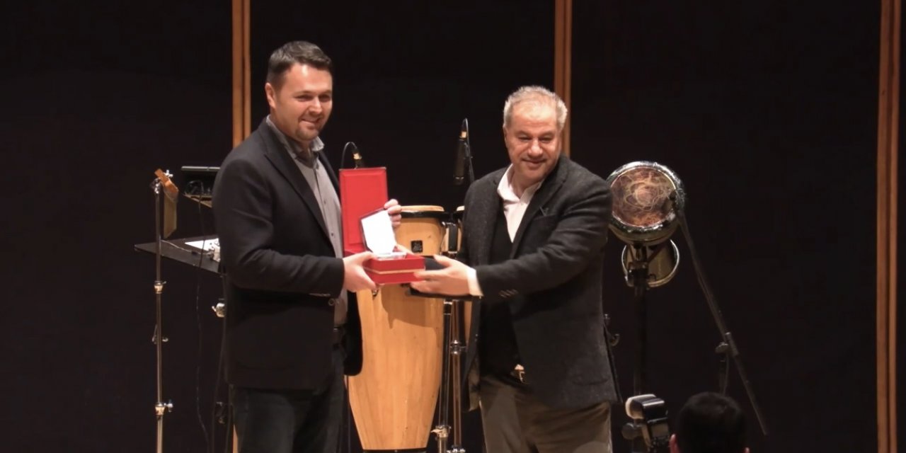 Nilüfer Belediyesi personeli başarısını ödülle taçlandırdı