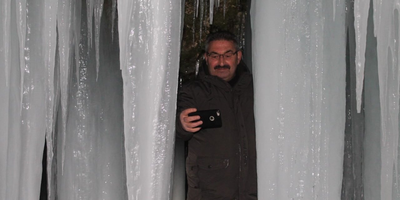 Sırakayalar Şelalesi buz tutmuş haliyle kartpostallık görüntü oluşturdu