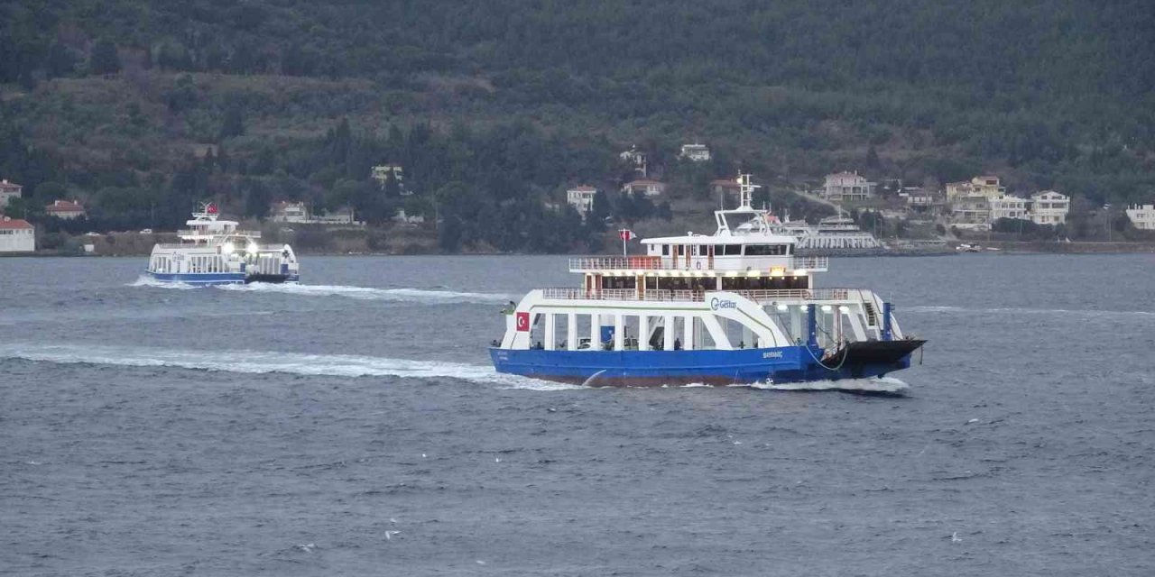 Bozcaada ve Gökçeada’ya bugün ve yarınki feribot seferleri fırtına nedeniyle iptal edildi