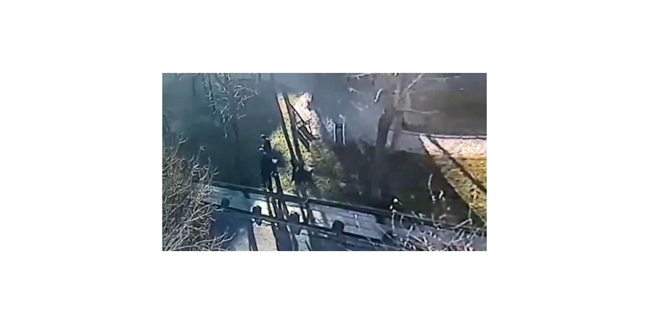 Bahçelievler’de hırsızlık için keşif yapan 3 şahıs kamerada