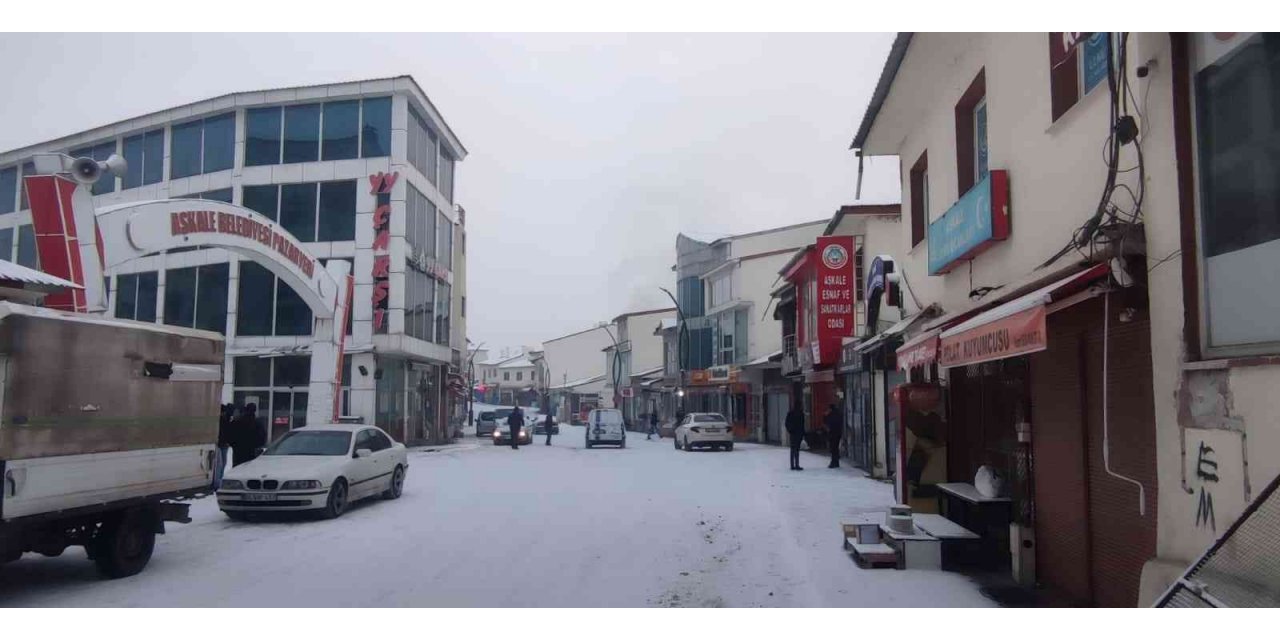 Aşkale güne karla başladı