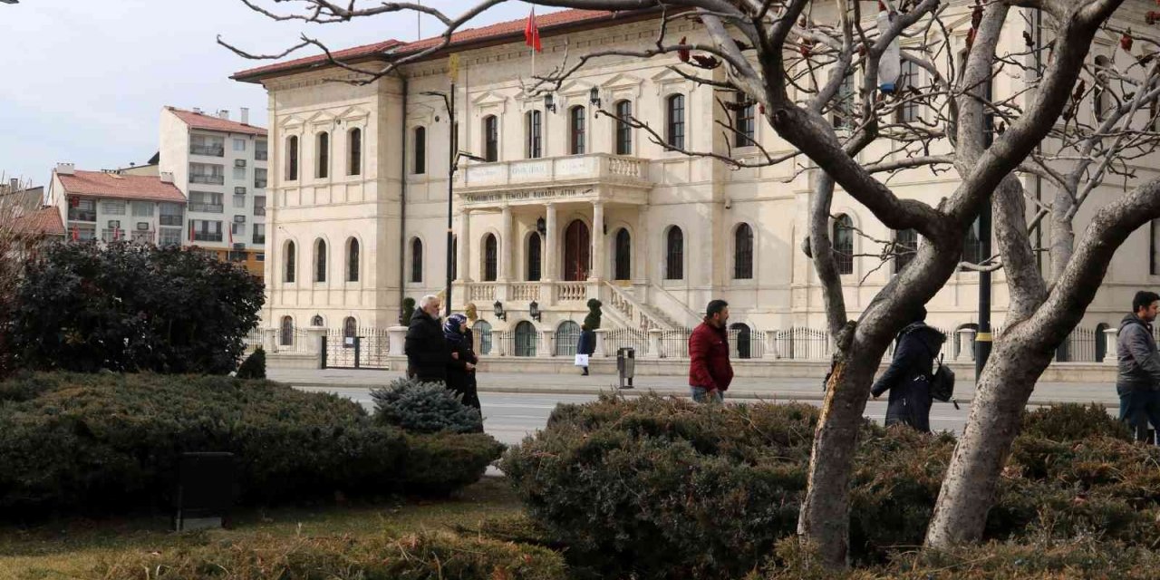 Bir yıl arayla çekilen farklı görüntüler yaşanan kuraklığı gözler önüne serdi