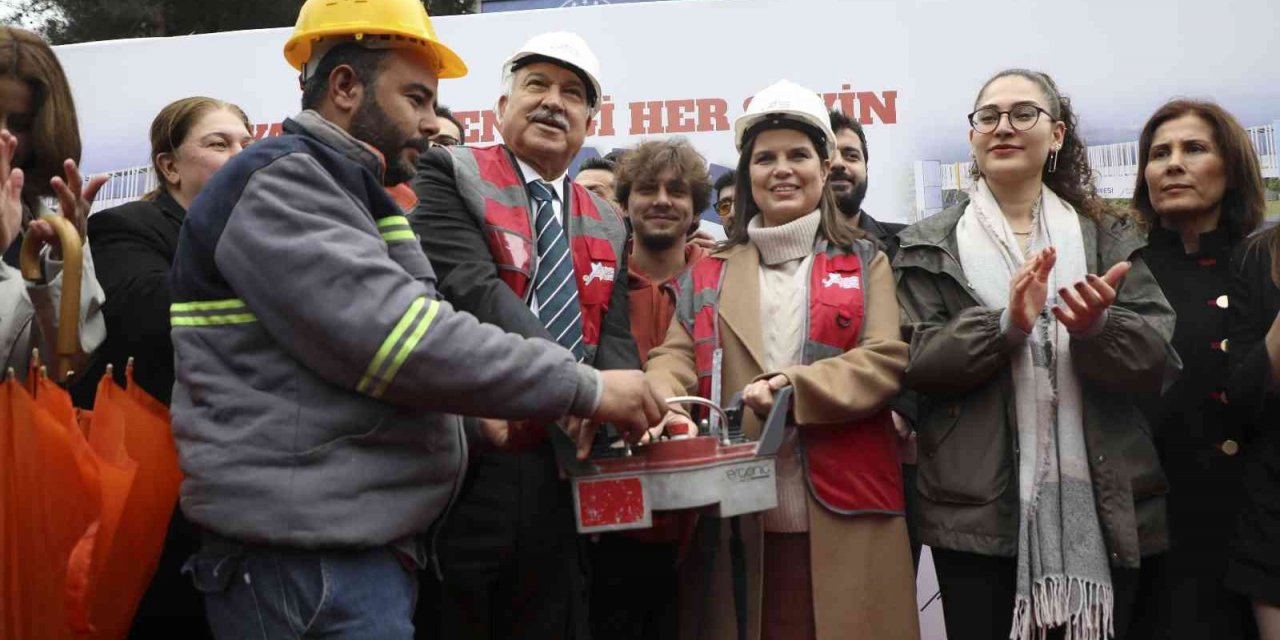 Kazaların yaşandığı öğrenci yurdu önüne yaya üst geçidi