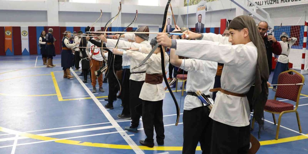 Okçuluk müsabakaları nefes kesti