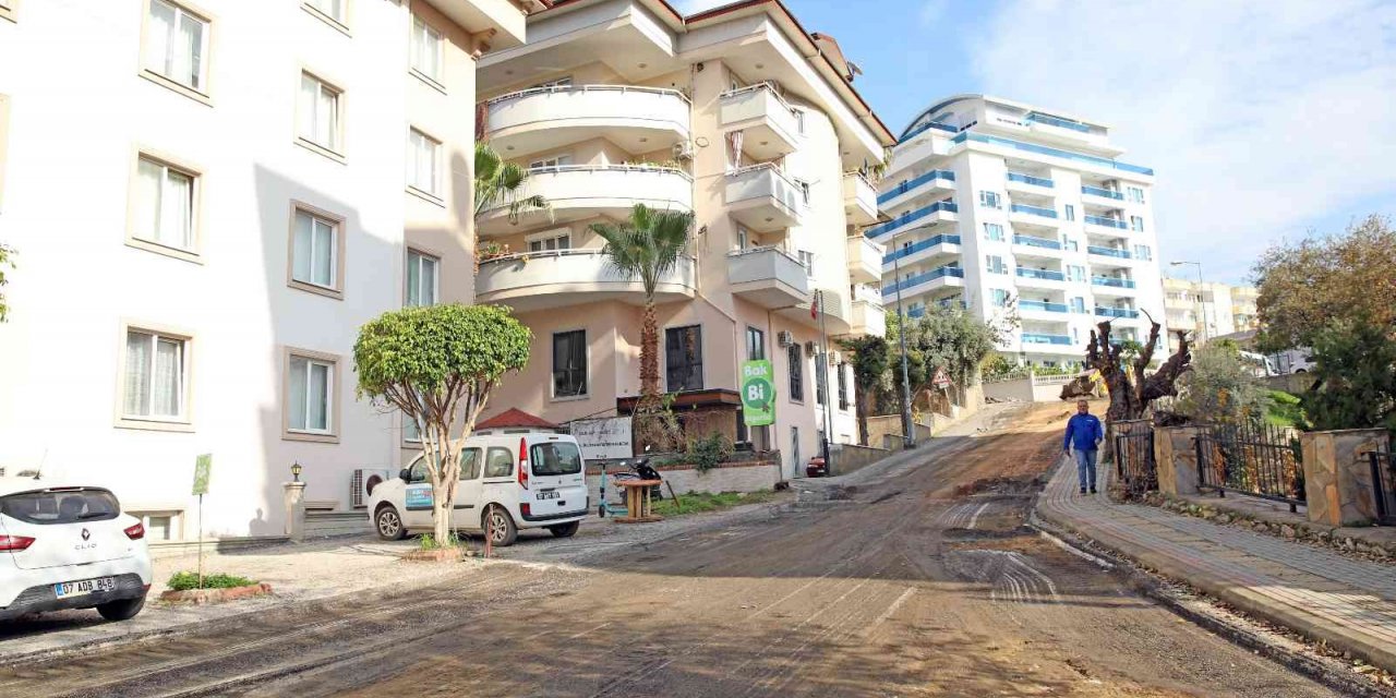 Başkan Yücel, asfalt yenileme çalışmalarını inceledi