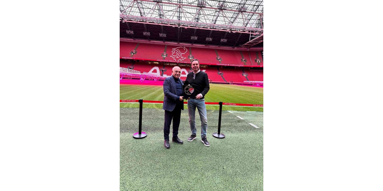 TFF Başkanı Büyükekşi ve beraberindeki heyet, Ajax tesislerini ziyaret etti