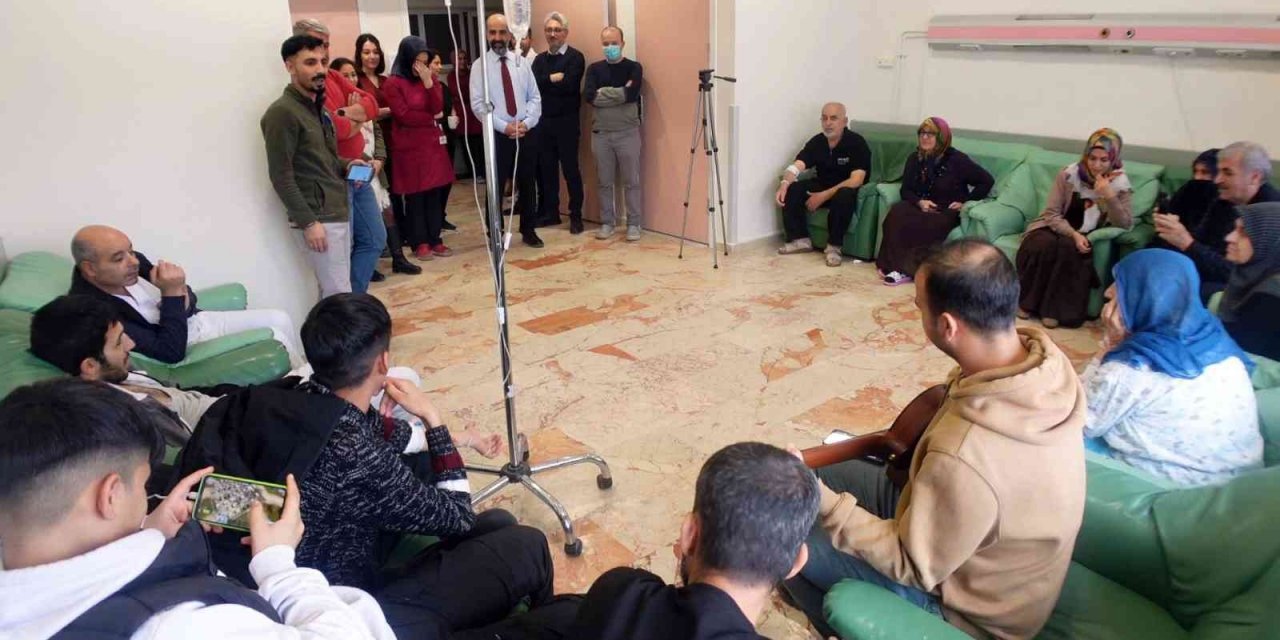 Elazığ’da hastalara müzik dinletisi