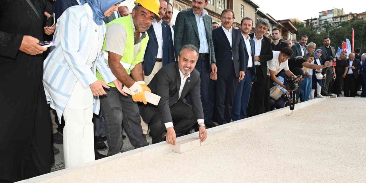 Bursa’da tarihi Hanlar Bölgesi’nde zaman tersine akıyor