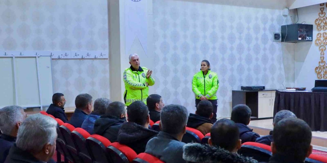 Elazığ’da halk otobüsü şoförlerine trafik eğitimi verildi