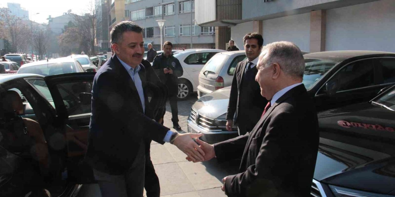 Eski Bakan Pakdemirli’den İhlas Medya Grubu Temsilcisi Kahraman’a ziyaret
