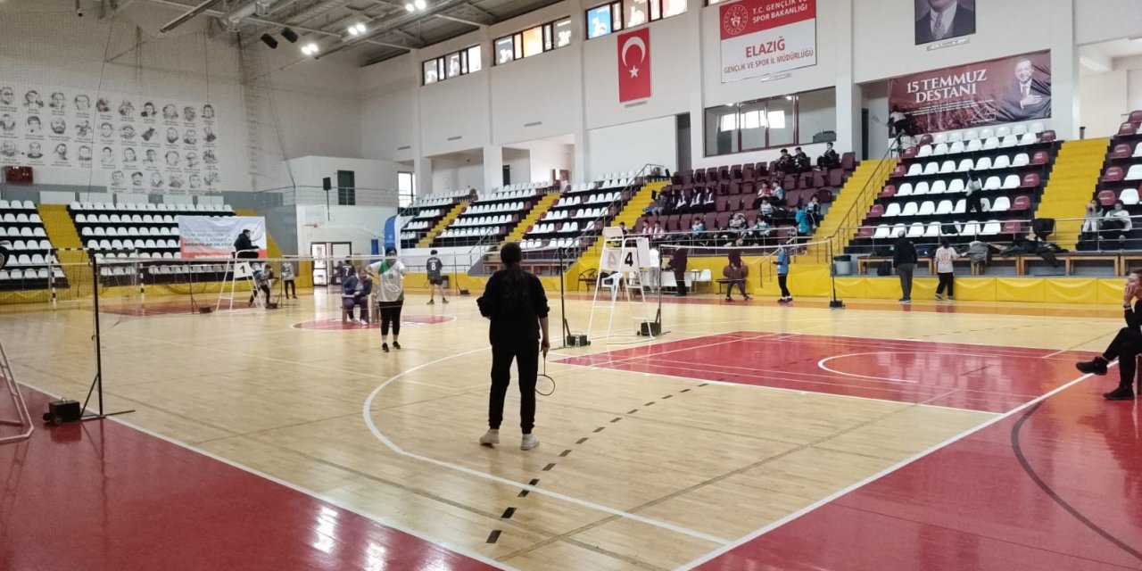 Badminton il şampiyonası başladı